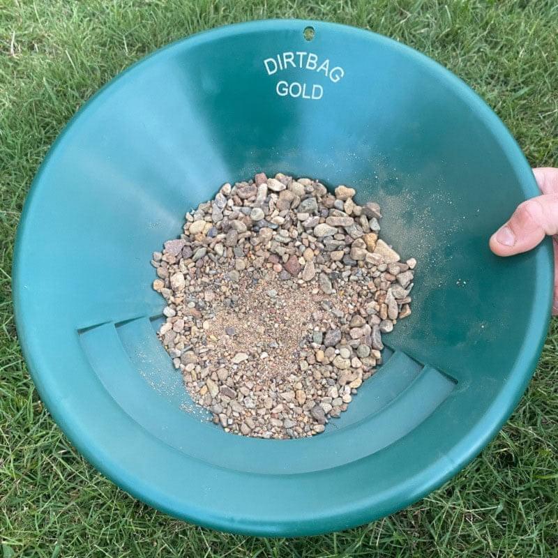 Experience the thrill of discovering gold with our lucky mix of pickers, flakes, and fine gold concentrates, complete with tweezers and a vial for easy storage, ideal for weekends at home or when you can't make it to the fields.