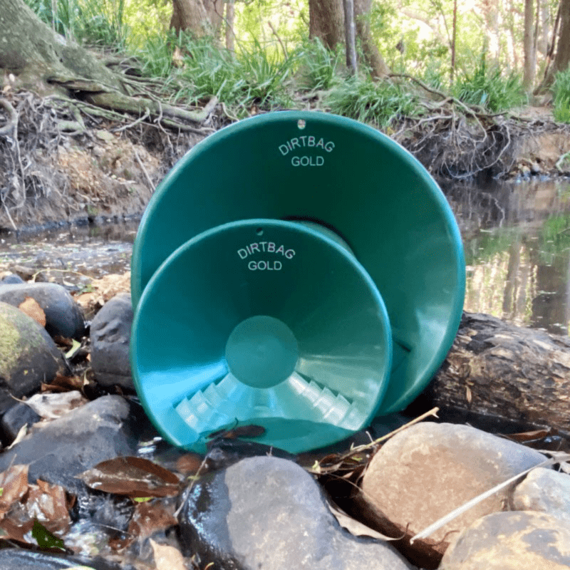 Uncover your fortune effortlessly with this set of lightweight and durable 10' and 14' inch gold pans, featuring convenient clip holes for storage and a vibrant green color for easy gold visibility.