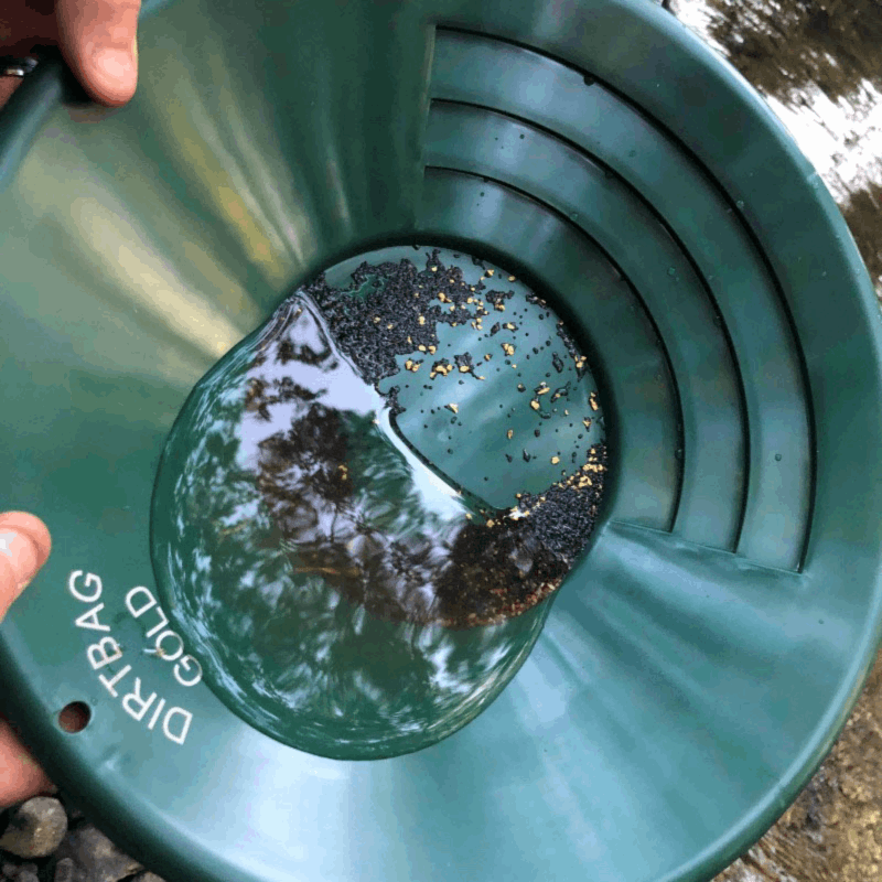 Crafted from high-quality polypropylene resistant to heat, fade, and chemicals, these pans are designed to withstand rigorous gold prospecting adventures while ensuring maximum durability and longevity.